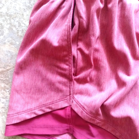 Under Armour Women's Play Up 3.0 Twist shorts, size 1X - Picture 4 of 9